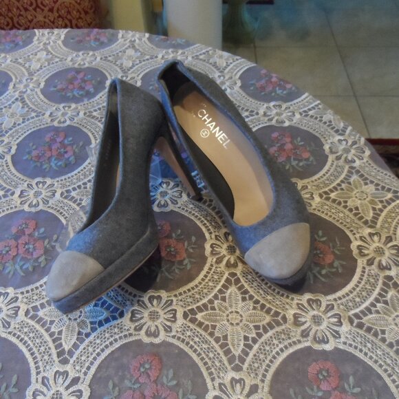 Chanel Gray/Beige Wool Cap Toe Pumps Size IT 40 - US 10 - Picture 1 of 16